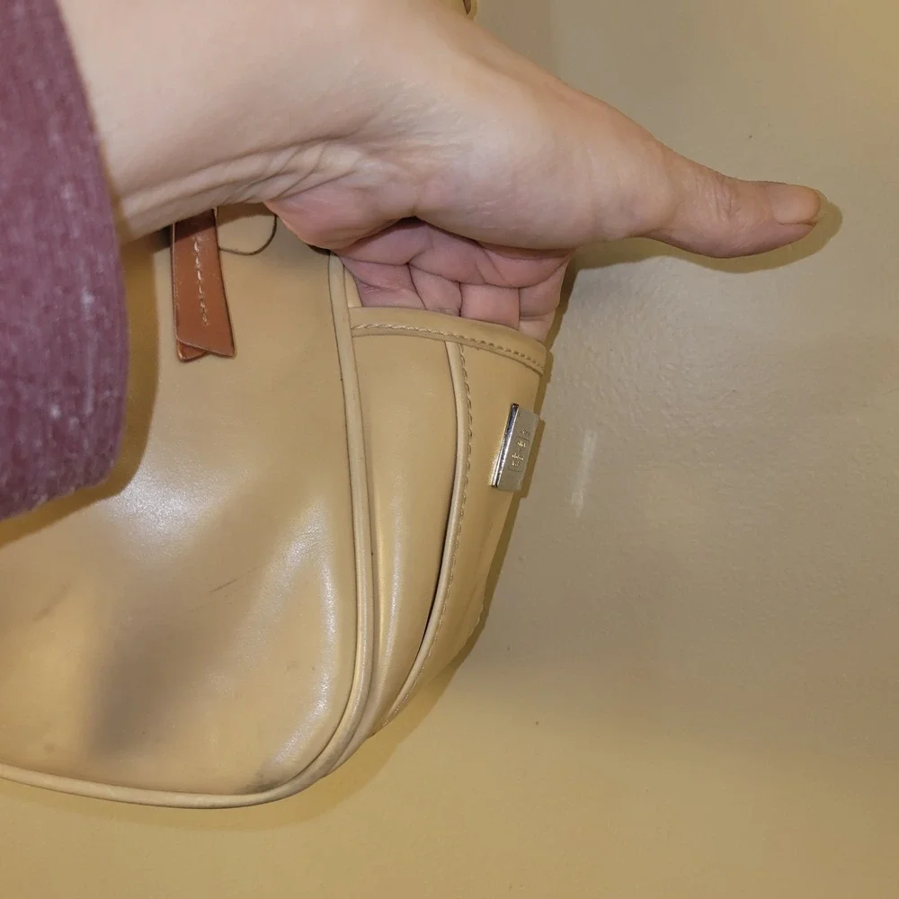 Liz Claiborne Beige Shoulder Bag‎ Faux Leather Minimalist Classic Hobo Pocket